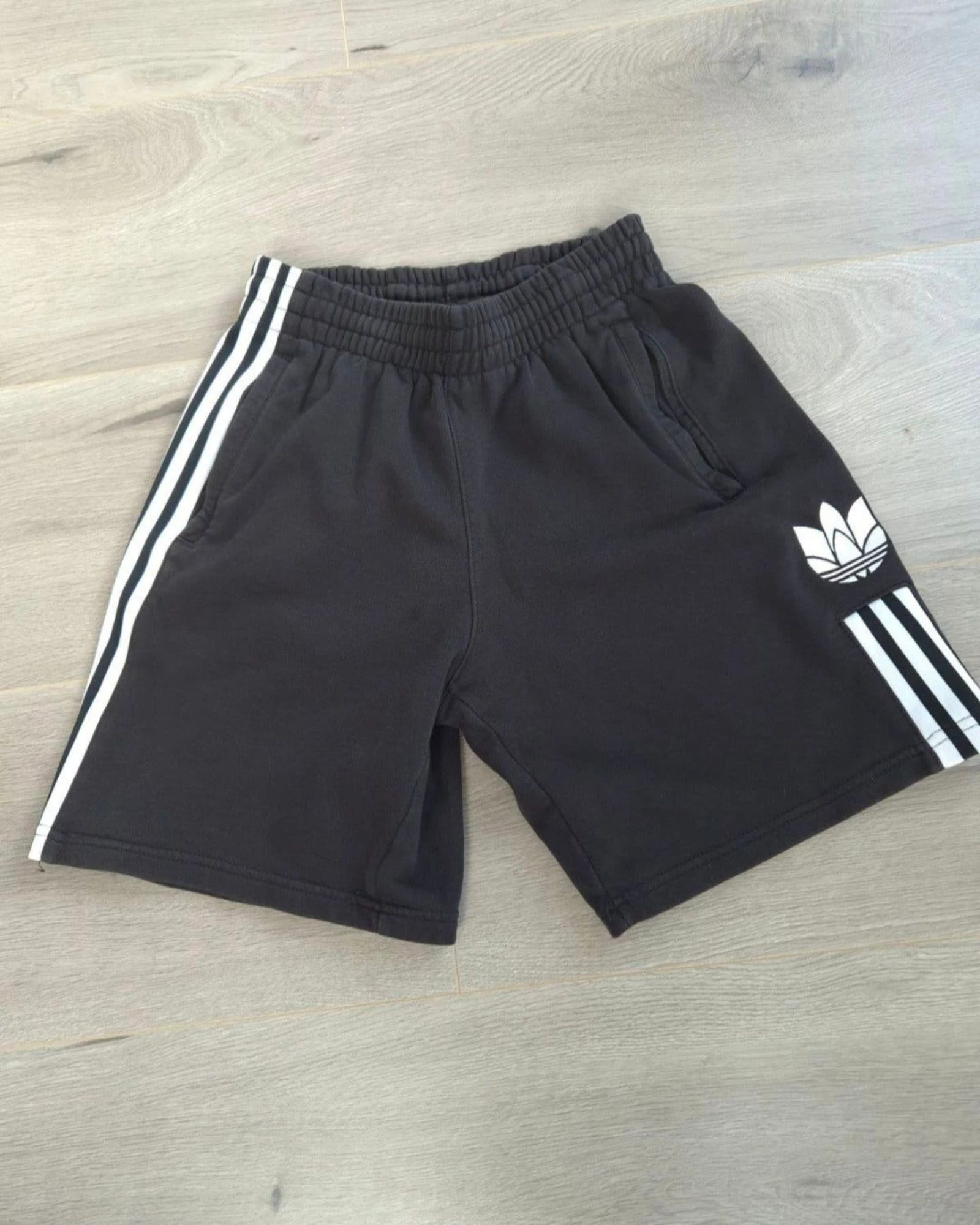 Adidas Originals Zwarte Sweat Shorts met Drie Strepen & Trefoil Logo – Maat S